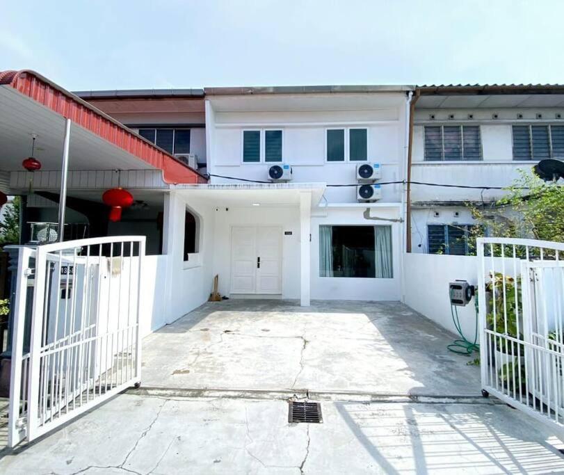 Modern Cozy House 4 10pax@bukit Mertajam Holiday home